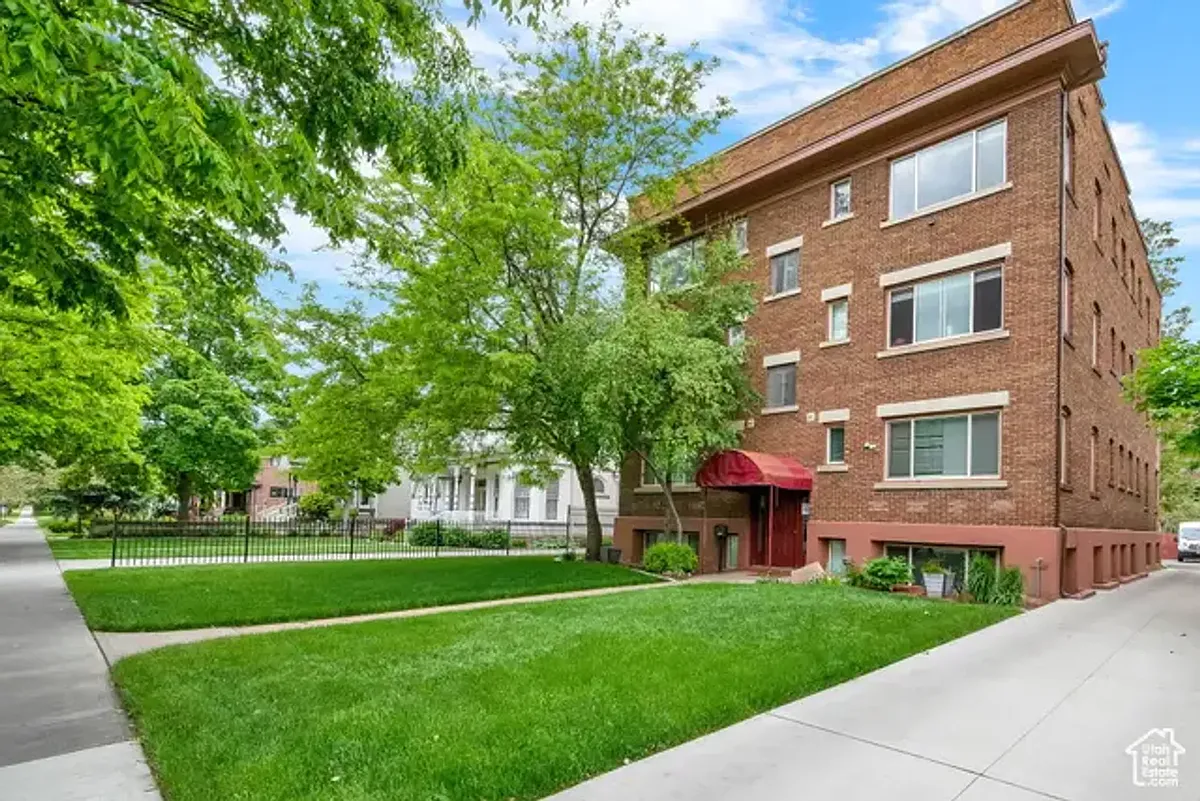 Building Photo - Jefferson Avenue Apartments