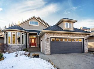 134 NE Discovery Ridge Blvd SW, Calgary, AB T3H4Y2