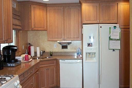 5th image of 535 Bernard Dr