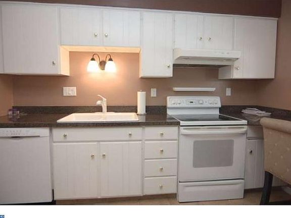 3rd image of 127 W Charles St