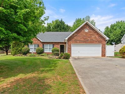 2635 Bridgeport Dr, Winston Salem, NC, 27103