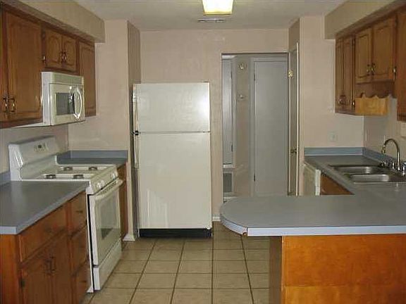 5th image of 930 Meadow Ln