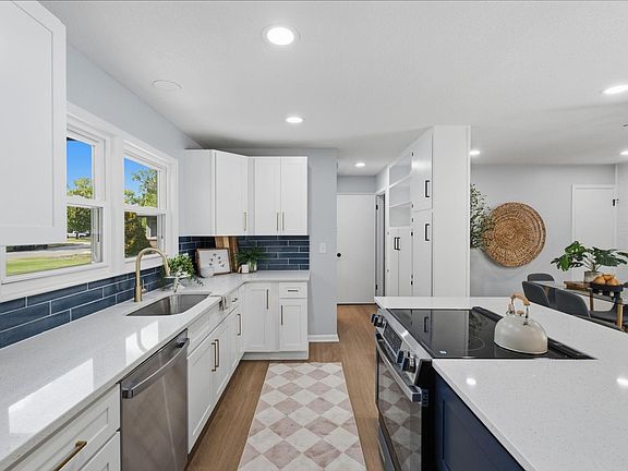 4th image of 1020 N Brookfield Ln