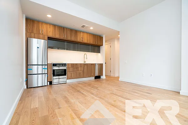 Rented by EXR | media 60