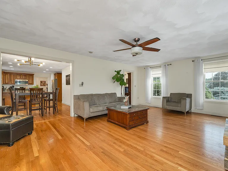8 Hemlock Ln — Photo 14