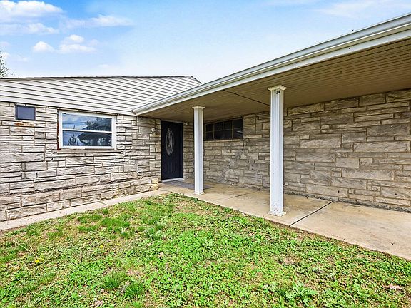 3rd image of 742 Smith Hiteman Rd