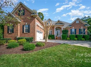 510 Ballymote Ct, Matthews, NC 28104
