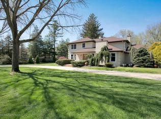 32 Dorchester Way, Shrewsbury, NJ 07702