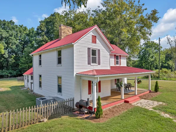 235 Hamilton St, Strawberry Plains, TN 37871