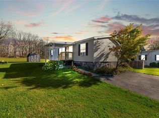 423 Mountain Ash Dr, Canandaigua, NY 14424