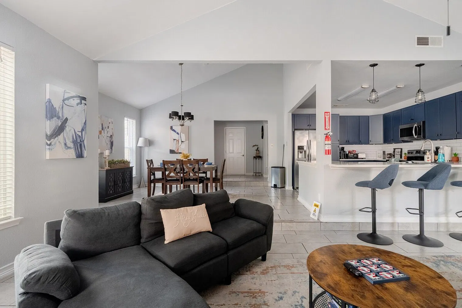 3 bed, 2.0 bath, 1743 sqft, $5,779 — Photo 4