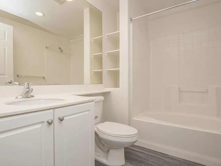 Laurel Vista Apartment Homes — Photo 62