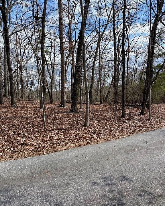 2nd image of 515 Doe Run