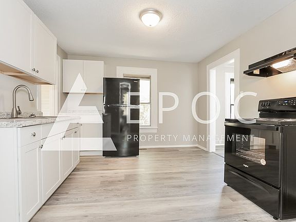 5th image of 3225 Summit Ave