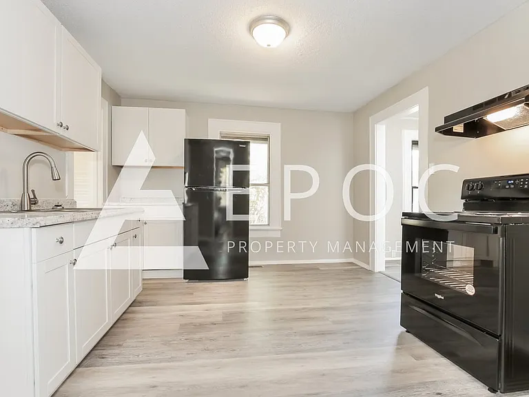 3225 Summit Ave — Photo 5