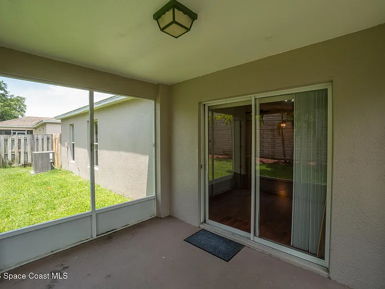 2467 Deercroft Dr — Photo 7