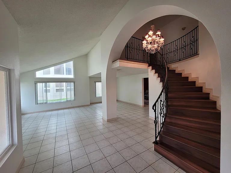 2050 Madonna Ln — Photo 3