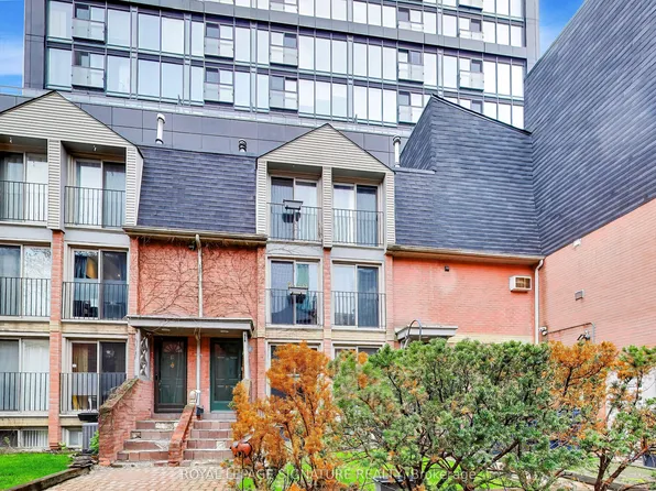 325 Jarvis St #18, Toronto, ON M5B 2C2