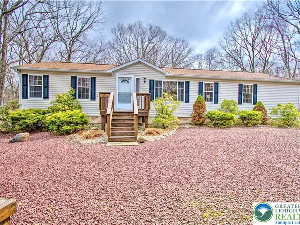 24 Penn Spring Dr, Jim Thorpe, PA 18229