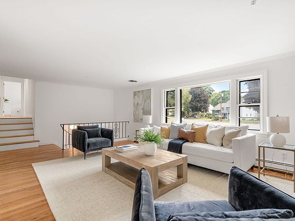 3rd image of 43 Meredith Cir