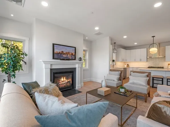 32 Pine Hill Rd #32, Wenham, MA 01984