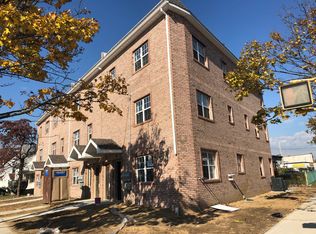 19021 Dormans Rd, Saint Albans, NY 11412