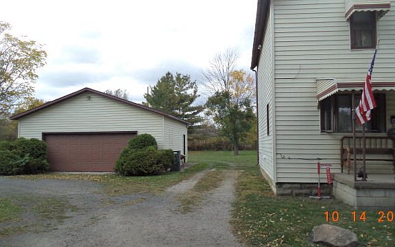 3rd image of 279 Rose Ave