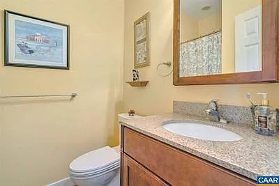 804 E Jefferson St #F — Photo 10