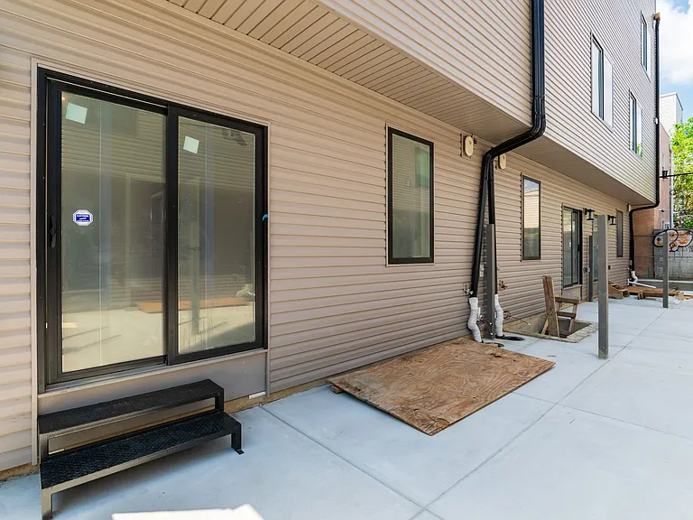1351 S Myrtlewood St — Photo 15