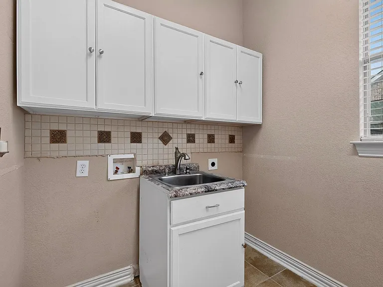 475 Fenwick Dr — Photo 35