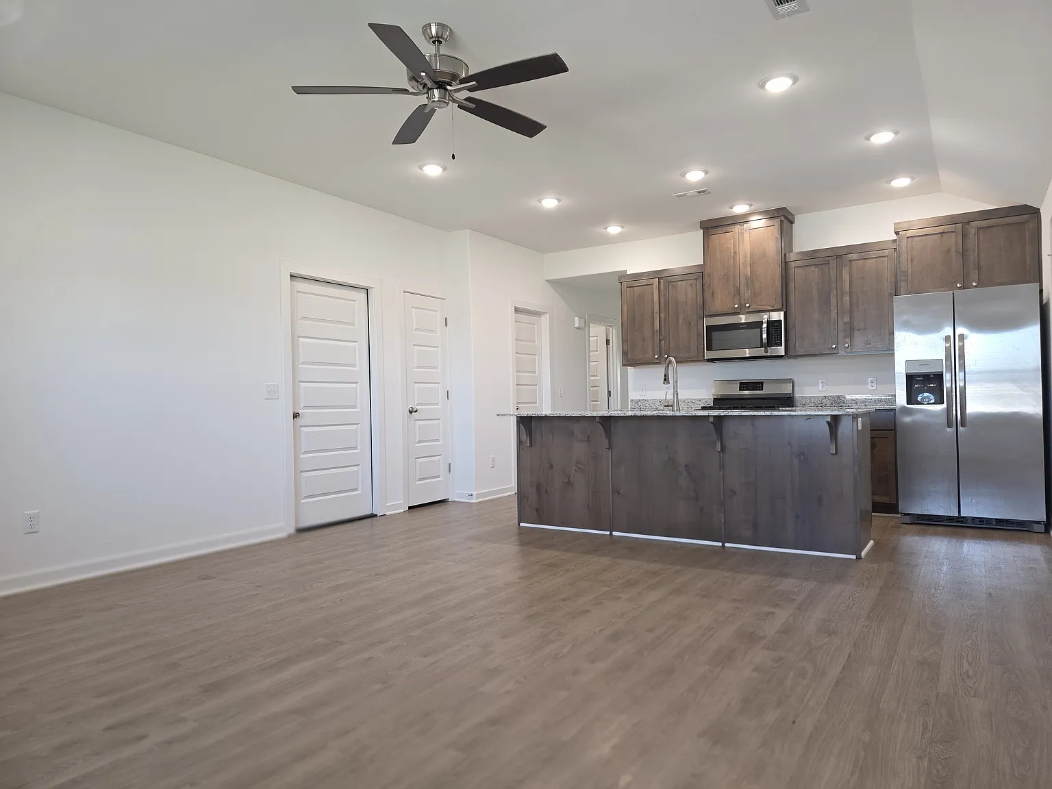 3 bed, 1256 sqft, $1,350 — Photo 4