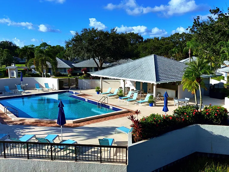 913 Club Dr — Photo 36
