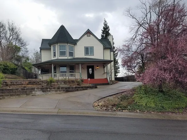 965 Willow Brook Ln, Redding, CA 96003