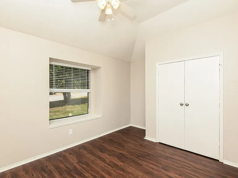 629 Ozark Ave — Photo 14