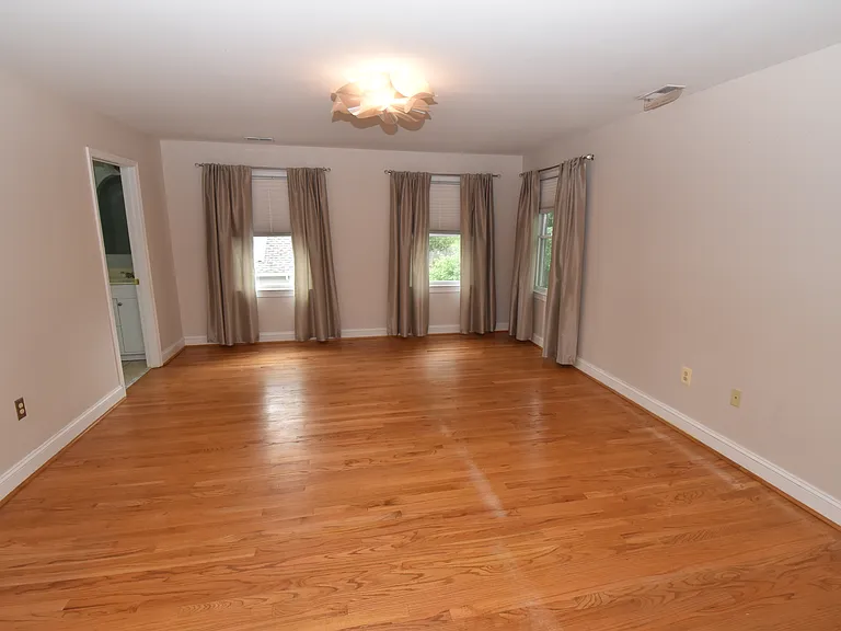 2901 Meadow View Rd — Photo 26
