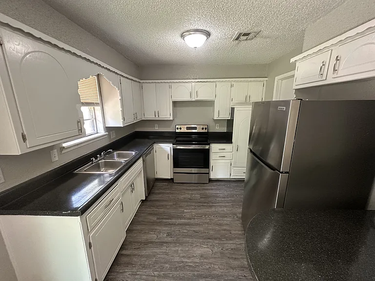 605 Lloyd Ave — Photo 7