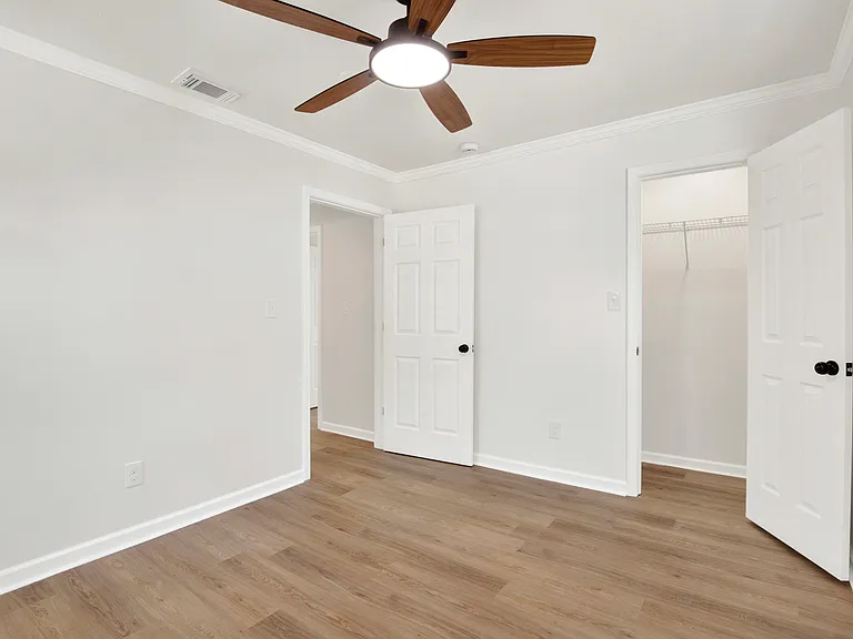 2244 Greenwood St — Photo 17