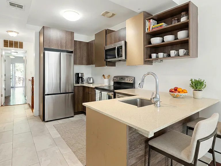 340 Pleasant Ave #1A — Photo 4