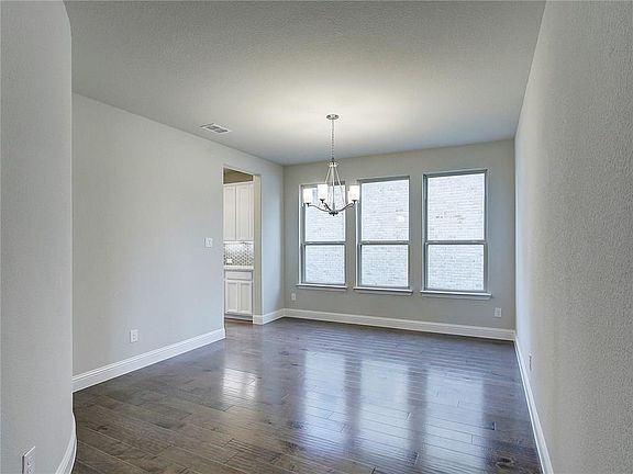 5th image of 506 Nakoma Dr