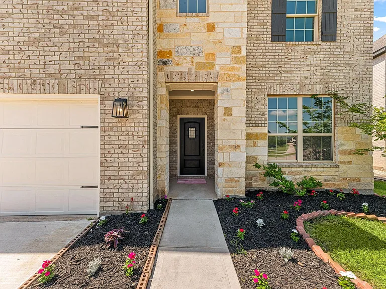 1221 Woodflower Dr — Photo 3