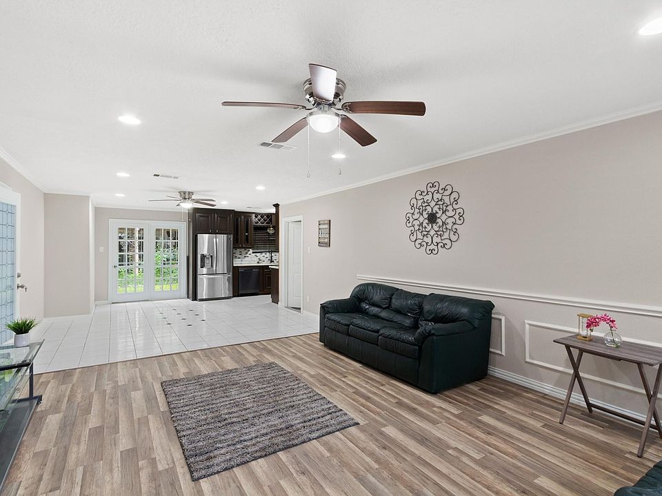 1st image of 6814 Lyndhurst Dr