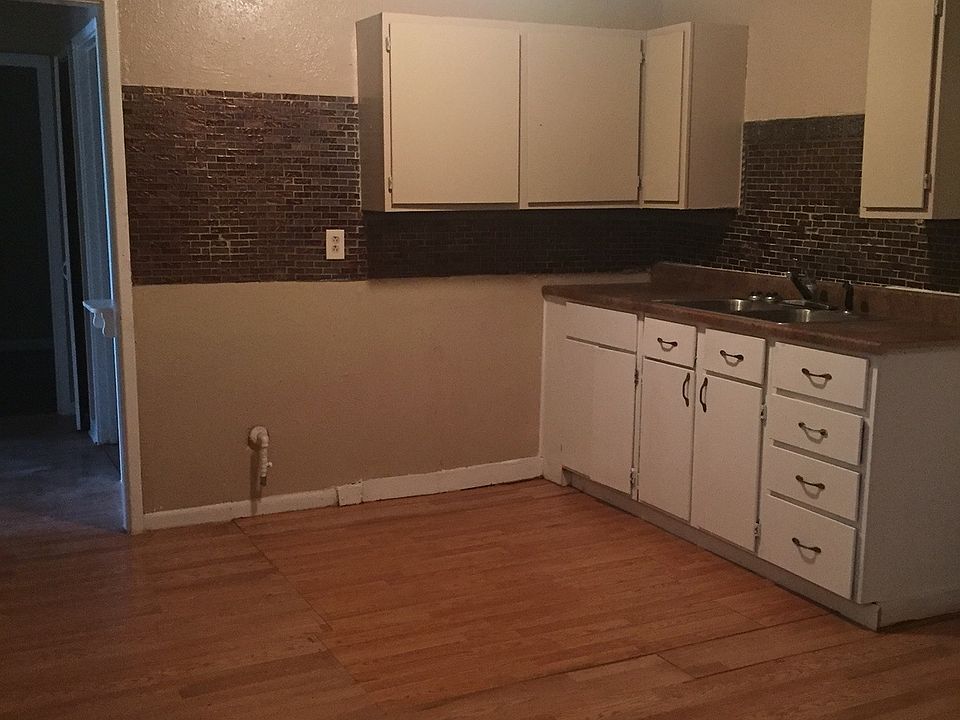1st image of 327 Loma Park Dr