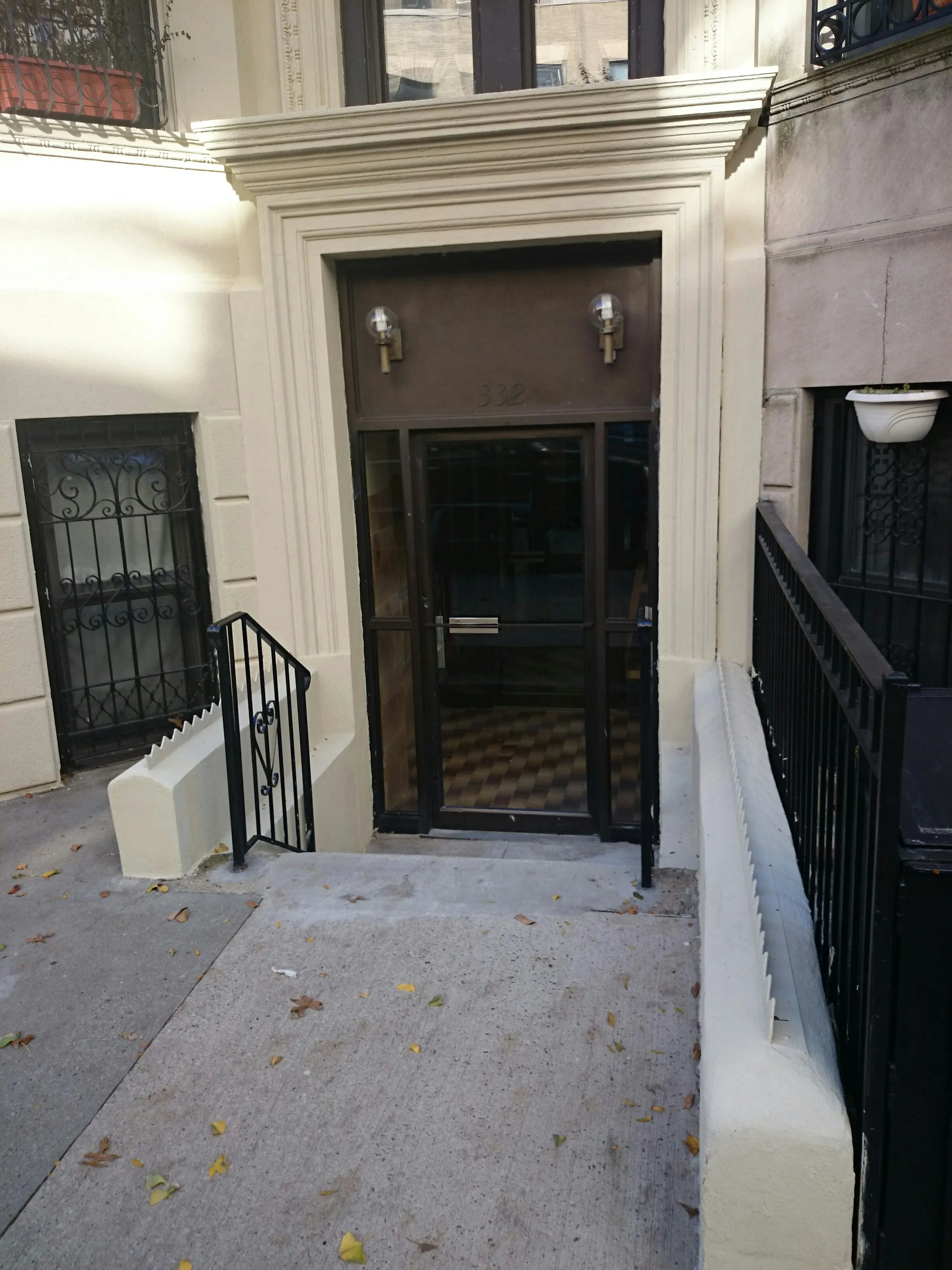 332 West 89th Street in Upper West Side : Sales, Rentals
