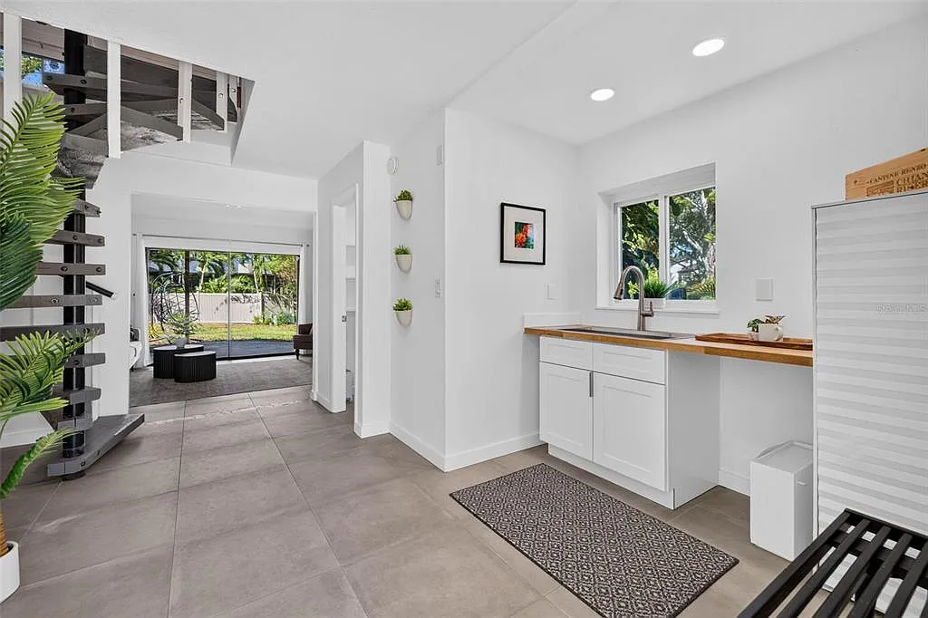 4 bed, 3.0 bath, 2088 sqft, $4,395 — Photo 3