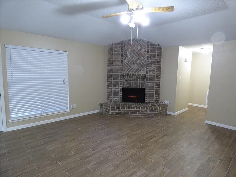 1242 Park Ln — Photo 5