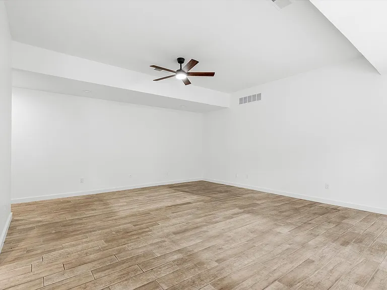 17003 Davenport Rd — Photo 20