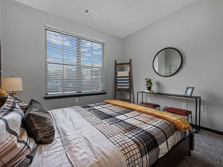 Ridge at Castle Rock Apartments — Photo 15