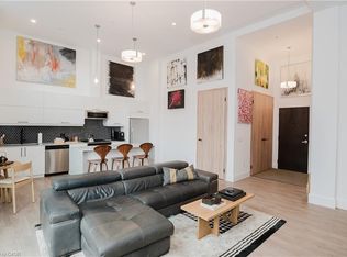 118 King St E #LPH13, Hamilton, ON