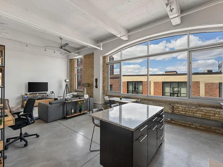 700 Washington Ave N #606 — Photo 1