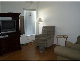 5th image of 10851 Rossiter Ave